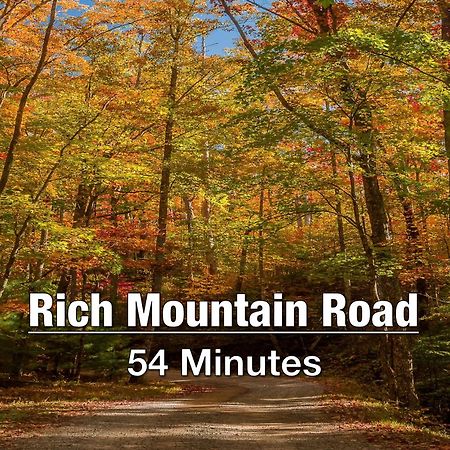New Luxury Cabin With Stunning Mountainviews,Hottub, Firepit, Fireplace,2 Kingbeds, 2 Covereddecks,Bbqgrill, Shuffleboard And Pool Access Sevierville Kültér fotó