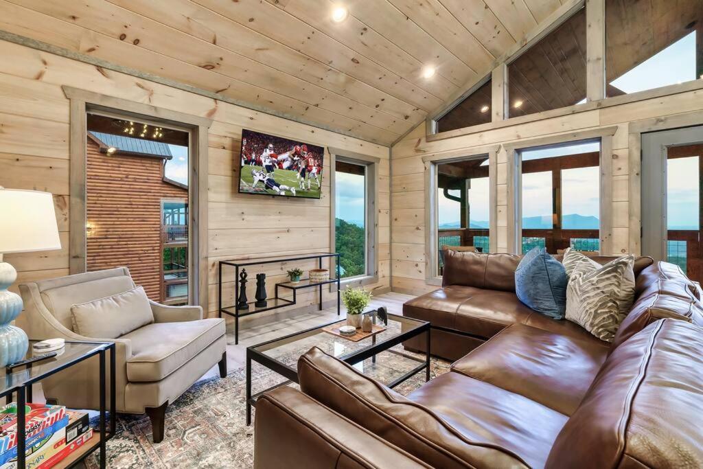 New Luxury Cabin With Stunning Mountainviews,Hottub, Firepit, Fireplace,2 Kingbeds, 2 Covereddecks,Bbqgrill, Shuffleboard And Pool Access Sevierville Kültér fotó