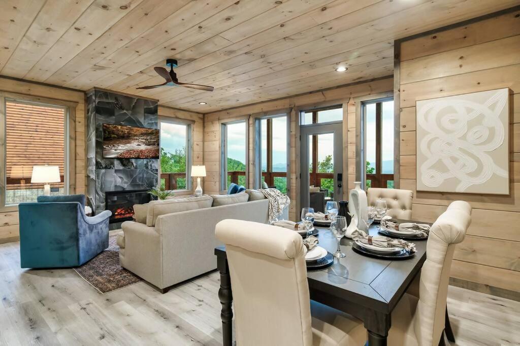 New Luxury Cabin With Stunning Mountainviews,Hottub, Firepit, Fireplace,2 Kingbeds, 2 Covereddecks,Bbqgrill, Shuffleboard And Pool Access Sevierville Kültér fotó