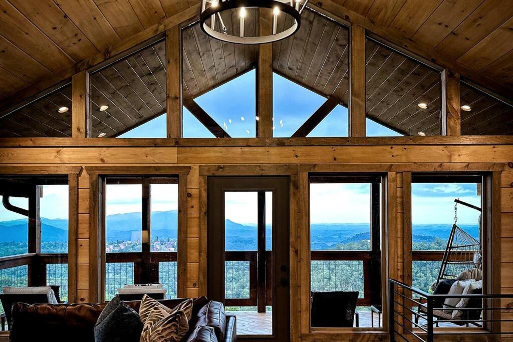 New Luxury Cabin With Stunning Mountainviews,Hottub, Firepit, Fireplace,2 Kingbeds, 2 Covereddecks,Bbqgrill, Shuffleboard And Pool Access Sevierville Kültér fotó