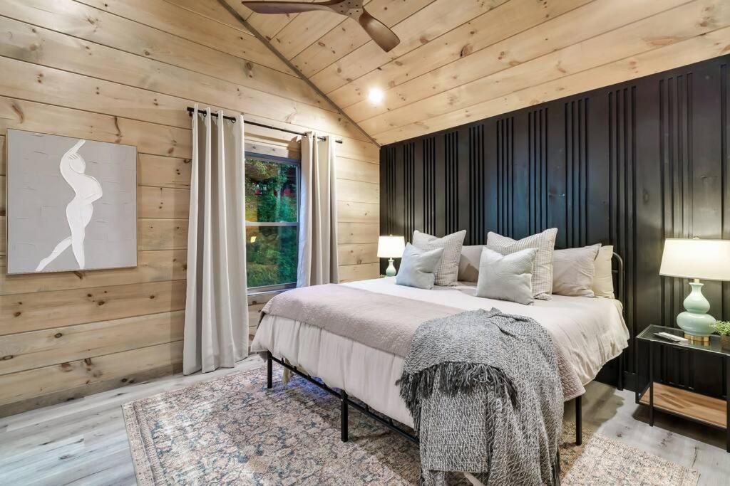 New Luxury Cabin With Stunning Mountainviews,Hottub, Firepit, Fireplace,2 Kingbeds, 2 Covereddecks,Bbqgrill, Shuffleboard And Pool Access Sevierville Kültér fotó