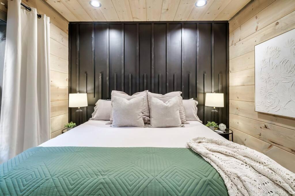 New Luxury Cabin With Stunning Mountainviews,Hottub, Firepit, Fireplace,2 Kingbeds, 2 Covereddecks,Bbqgrill, Shuffleboard And Pool Access Sevierville Kültér fotó