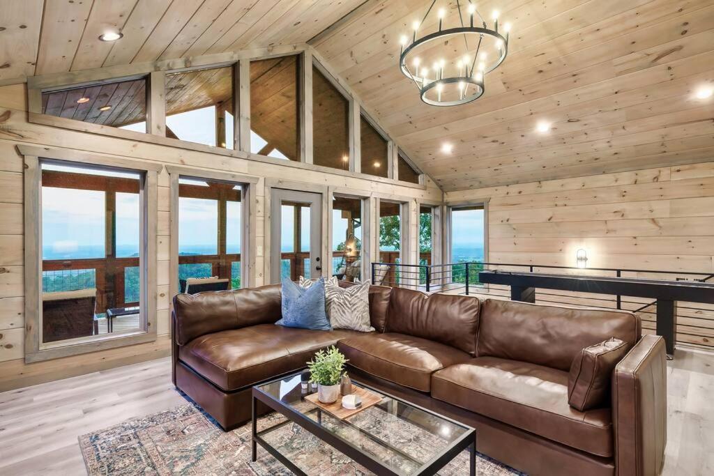 New Luxury Cabin With Stunning Mountainviews,Hottub, Firepit, Fireplace,2 Kingbeds, 2 Covereddecks,Bbqgrill, Shuffleboard And Pool Access Sevierville Kültér fotó