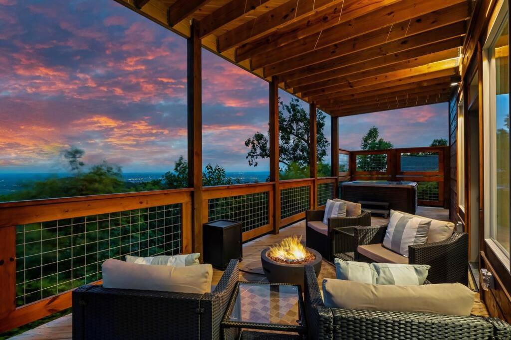 New Luxury Cabin With Stunning Mountainviews,Hottub, Firepit, Fireplace,2 Kingbeds, 2 Covereddecks,Bbqgrill, Shuffleboard And Pool Access Sevierville Kültér fotó