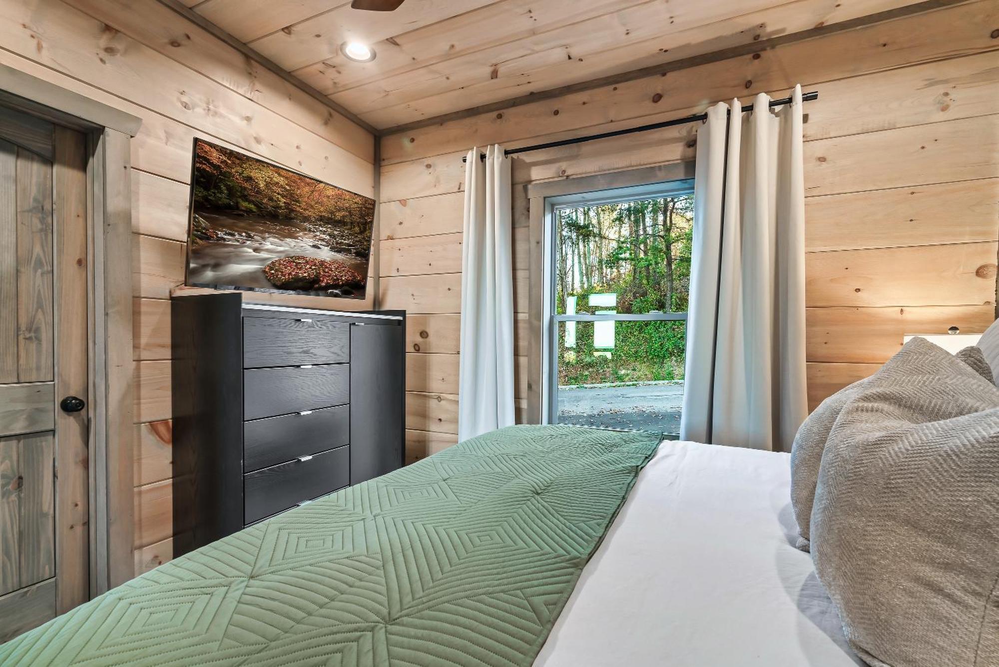 New Luxury Cabin With Stunning Mountainviews,Hottub, Firepit, Fireplace,2 Kingbeds, 2 Covereddecks,Bbqgrill, Shuffleboard And Pool Access Sevierville Kültér fotó