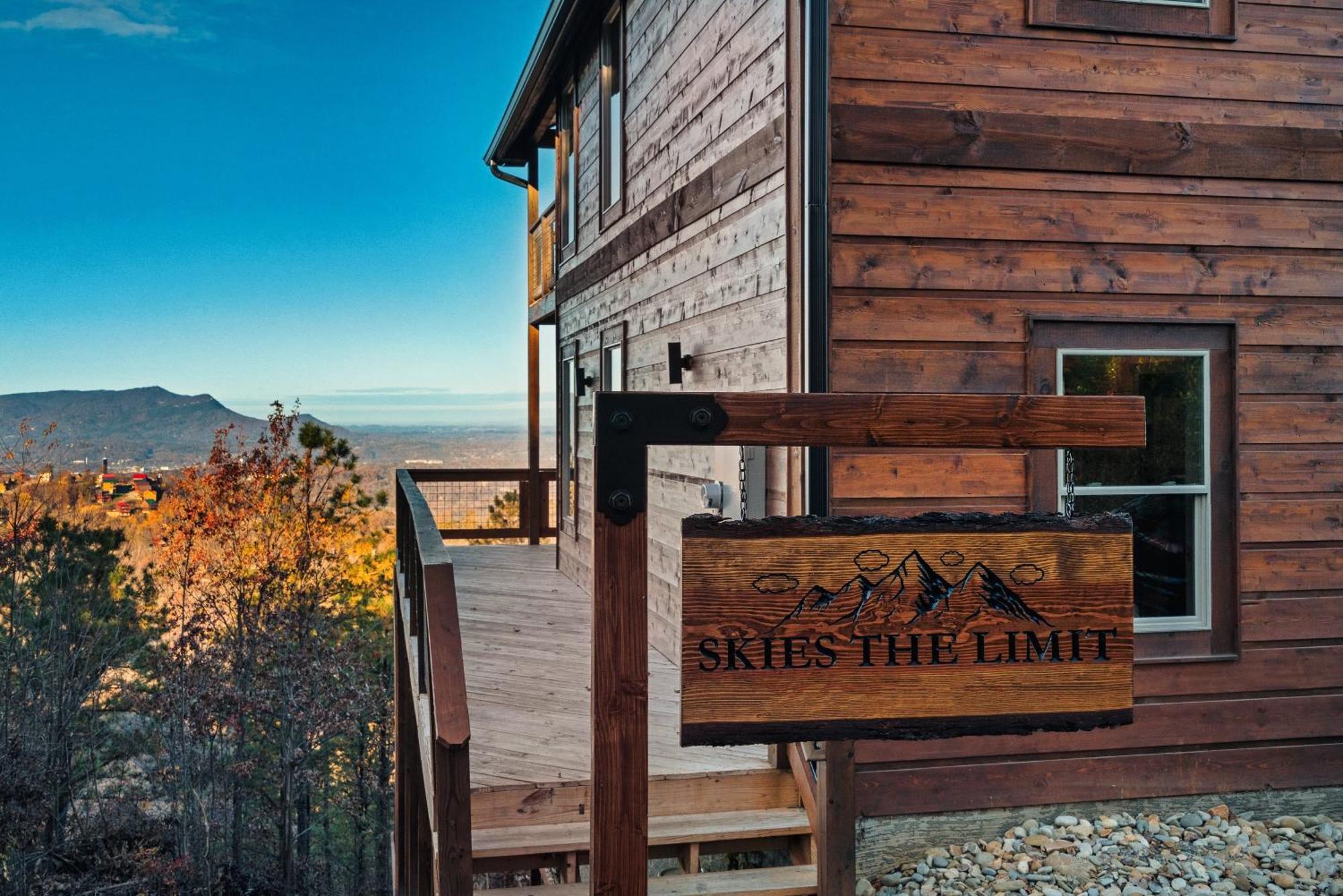 New Luxury Cabin With Stunning Mountainviews,Hottub, Firepit, Fireplace,2 Kingbeds, 2 Covereddecks,Bbqgrill, Shuffleboard And Pool Access Sevierville Kültér fotó